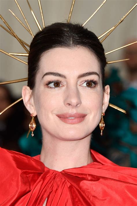 Anne Hathaway makeup